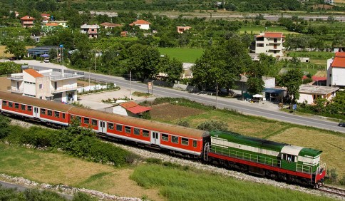 BERZH shpall fituesin: 69.7 mln euro per ndertimin e hekurudhes Tirane-Durres